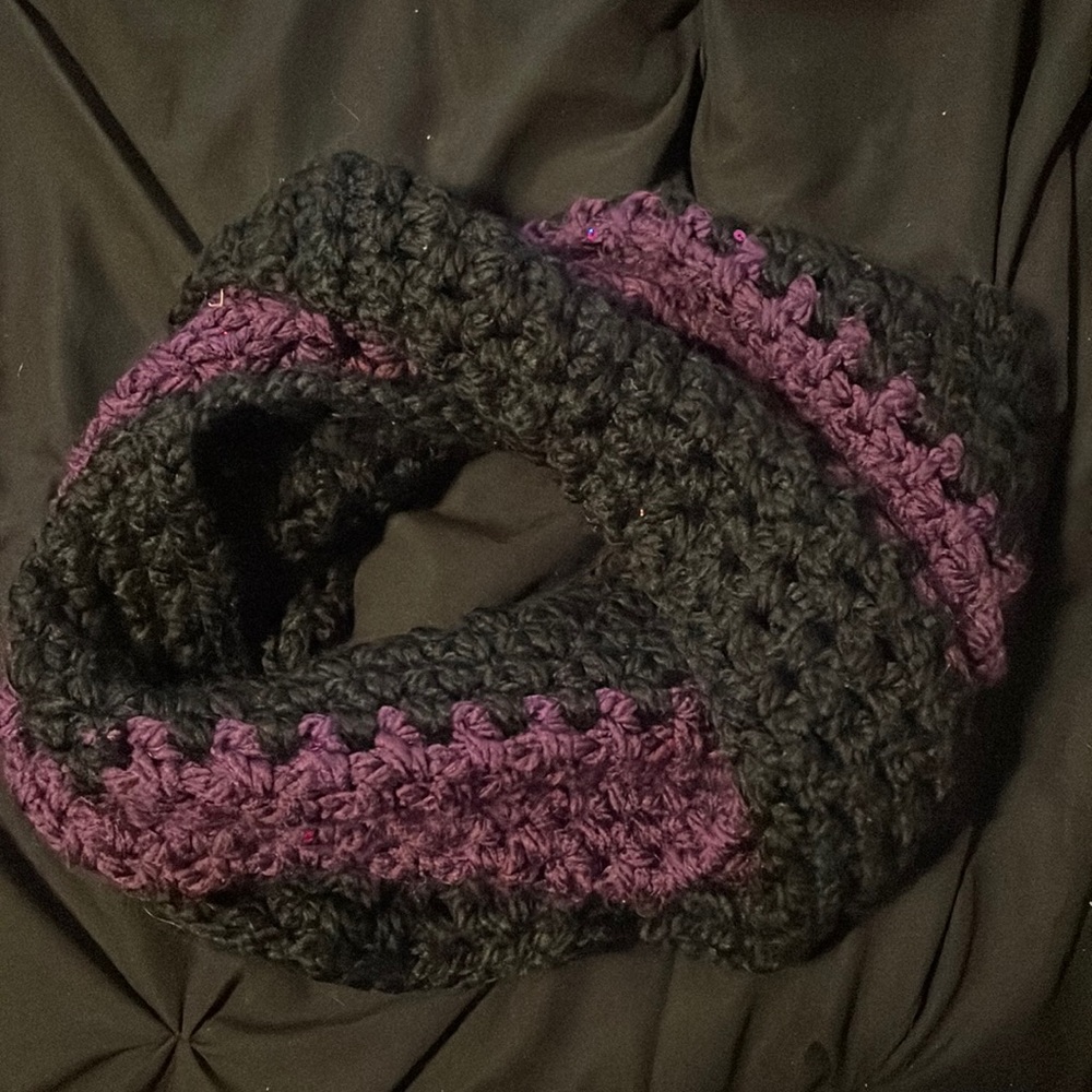 BLACK & PRUPLE HAND KNIT INFINITY SCARF